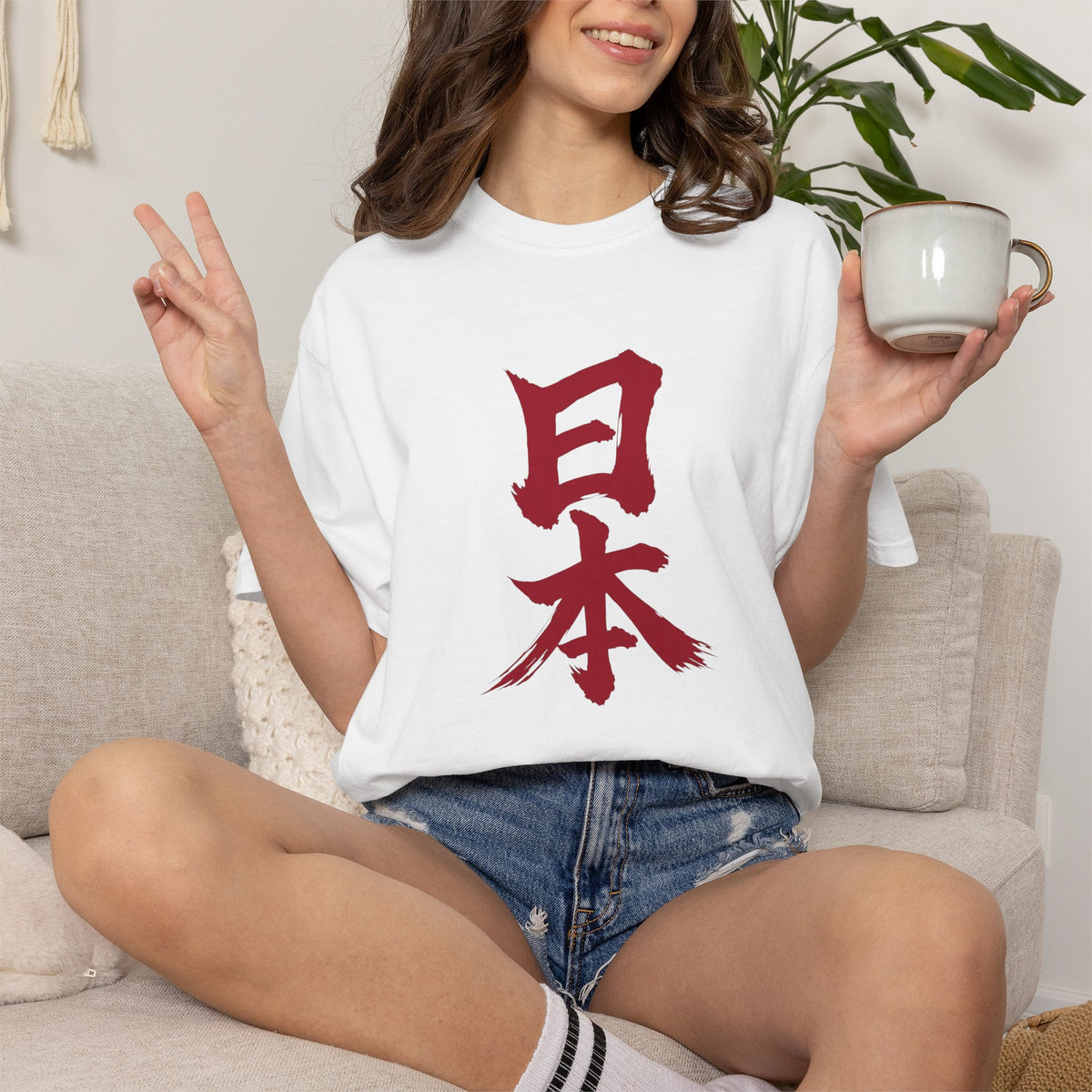日本 Red Kanji Calligraphy T-Shirt | Hinomaru Inspired Brush Art Tee