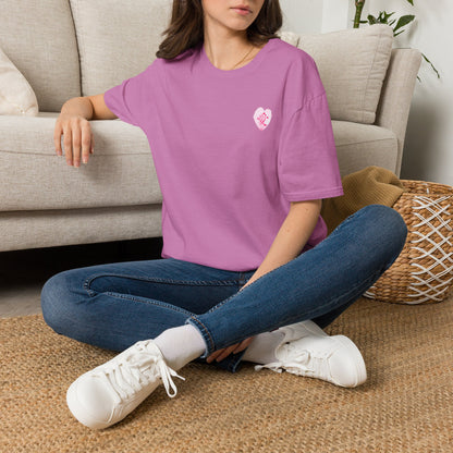 愛 Tシャツ｜桜の花びら × 毛筆漢字デザイン