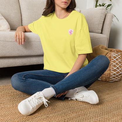 愛 Tシャツ｜桜の花びら × 毛筆漢字デザイン