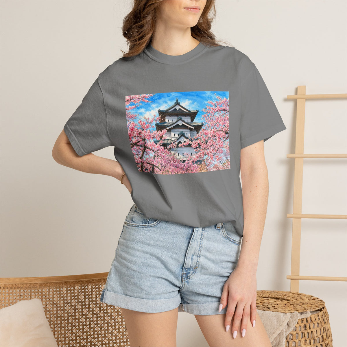 弘前城と桜 Tシャツ｜日本の春風景｜ユニセックス コットンTシャツ