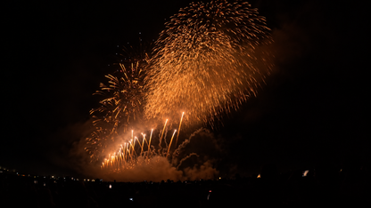 大曲の花火 （2026年版）｜秋田・夜空を彩る花火写真Tシャツ　｜Omagari Fireworks Photo T-Shirt