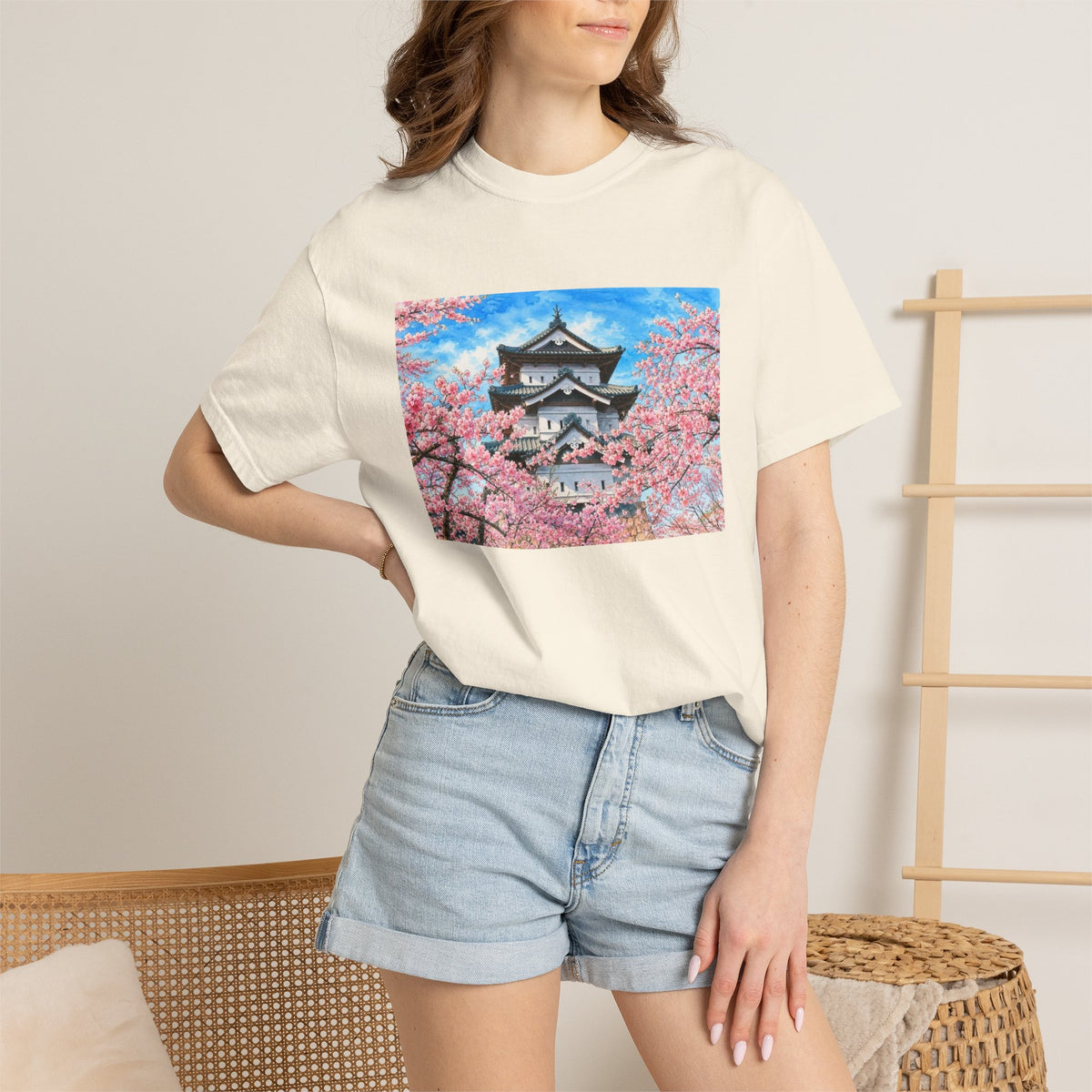 弘前城と桜 Tシャツ｜日本の春風景｜ユニセックス コットンTシャツ