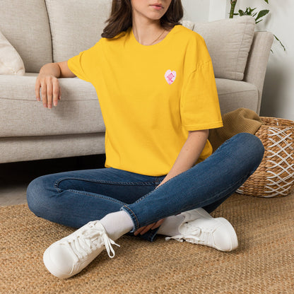 愛 Tシャツ｜桜の花びら × 毛筆漢字デザイン