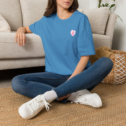 愛 Tシャツ｜桜の花びら × 毛筆漢字デザイン