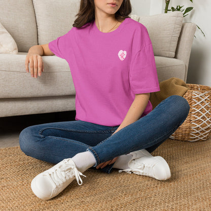 愛 Tシャツ｜桜の花びら × 毛筆漢字デザイン