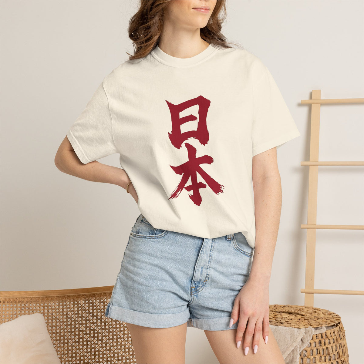日本 書道デザイン Tシャツ｜日の丸をイメージした赤い筆文字｜ユニセックス コットンTシャツ