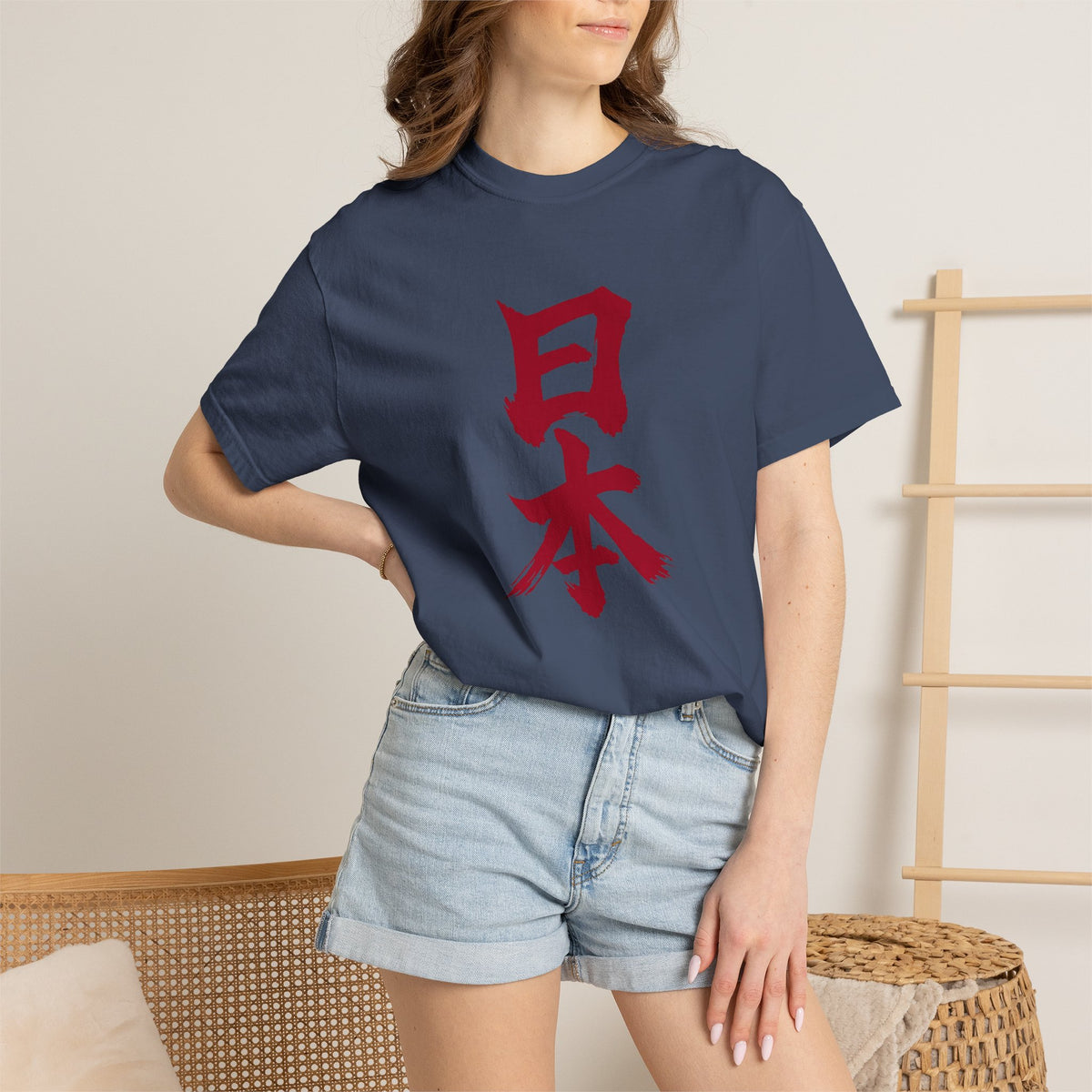 日本 書道デザイン Tシャツ｜日の丸をイメージした赤い筆文字｜ユニセックス コットンTシャツ