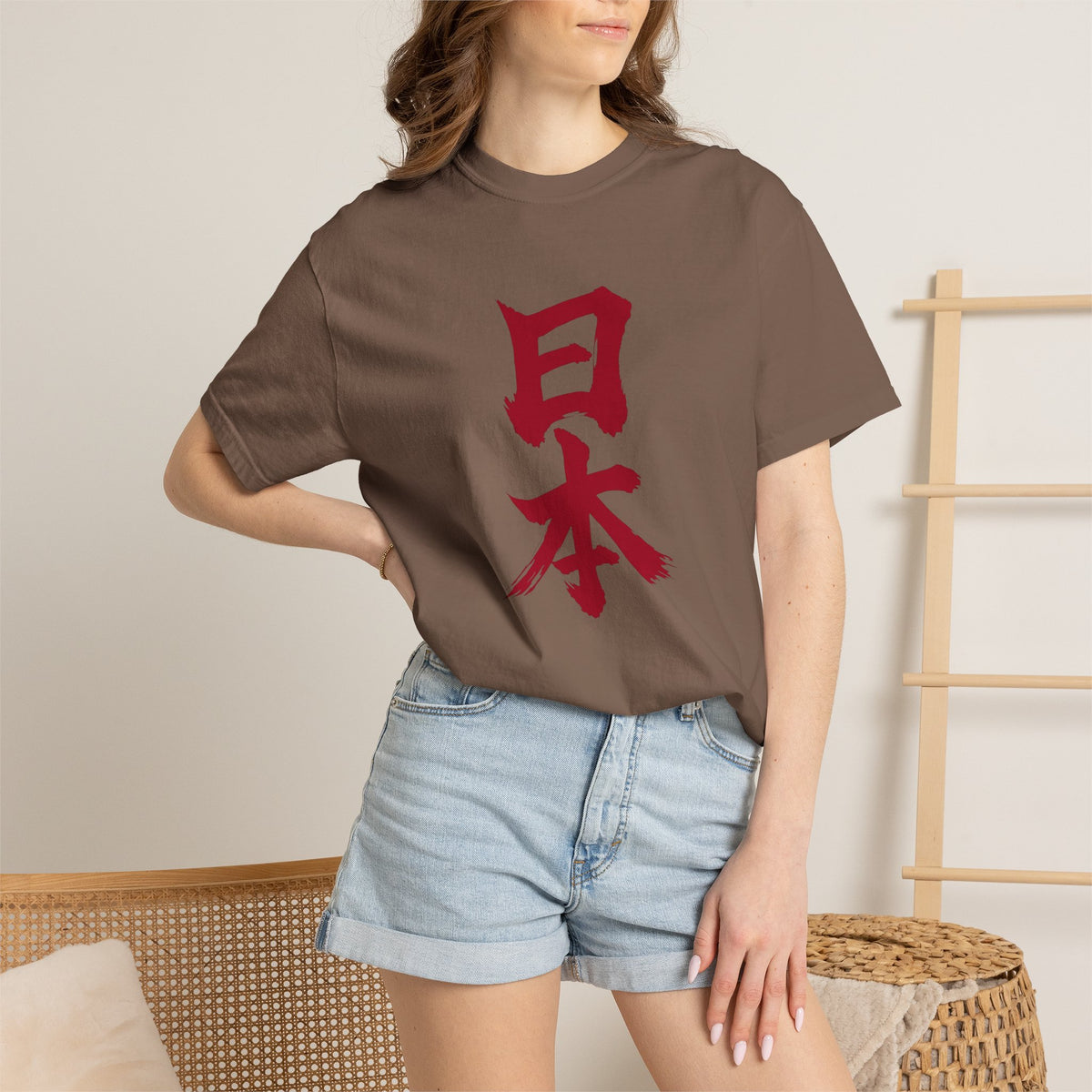 日本 書道デザイン Tシャツ｜日の丸をイメージした赤い筆文字｜ユニセックス コットンTシャツ